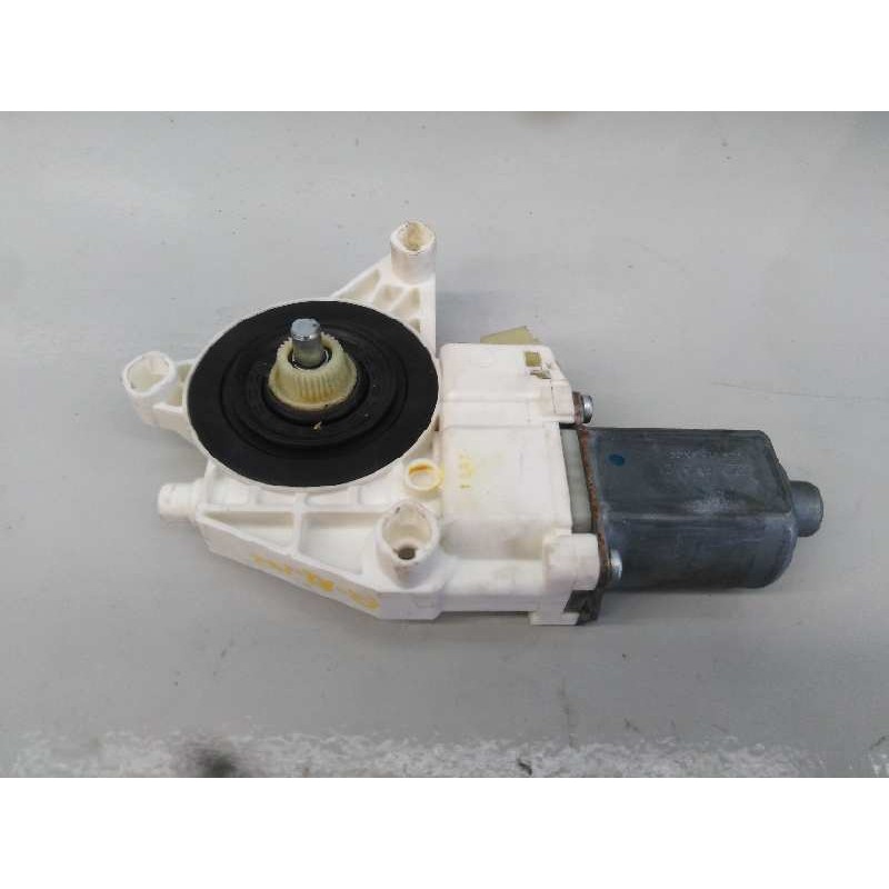 Recambio de motor elevalunas delantero derecho para mercedes-benz clase m (w164) ml 350 cdi (164.122) referencia OEM IAM A251820