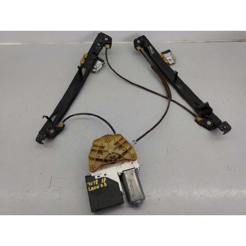 Recambio de elevalunas delantero derecho para seat leon (1p1) sport referencia OEM IAM 1P0837402A 1K0959792H E1-B6-10-2