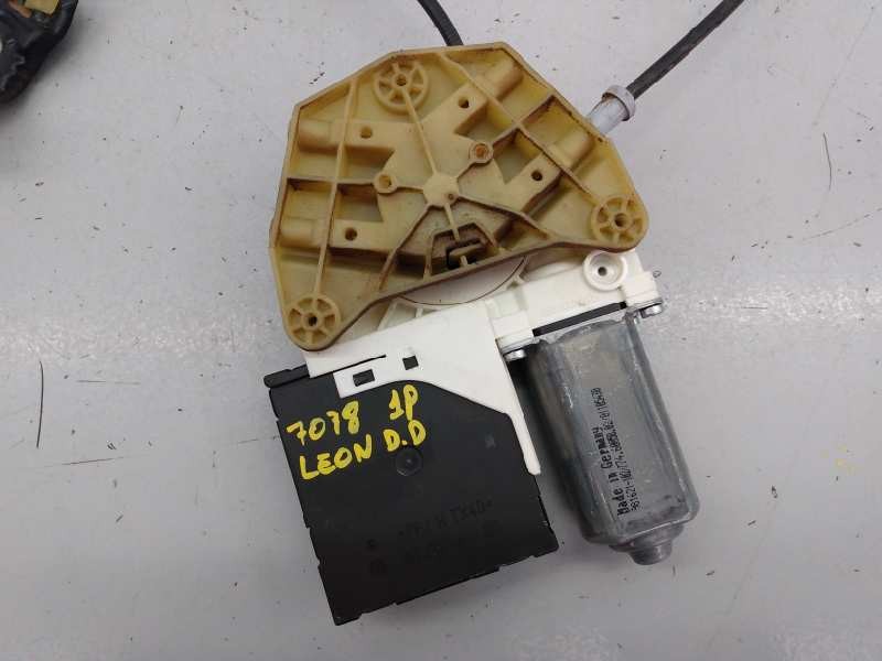 Recambio de elevalunas delantero derecho para seat leon (1p1) sport referencia OEM IAM 1P0837402A 1K0959792H E1-B6-10-2