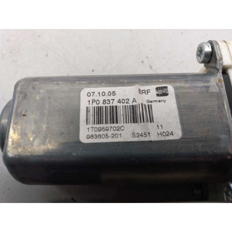 Recambio de elevalunas delantero derecho para seat leon (1p1) sport referencia OEM IAM 1P0837402A 1K0959792H E1-B6-10-2