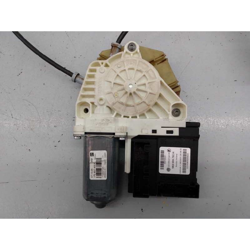 Recambio de elevalunas delantero derecho para seat leon (1p1) sport referencia OEM IAM 1P0837402A 1K0959792H E1-B6-10-2