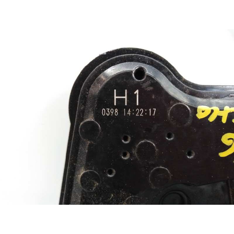 Recambio de cerradura puerta delantera derecha para toyota hilux (kun) referencia OEM IAM H10398  E2-A3-5-1