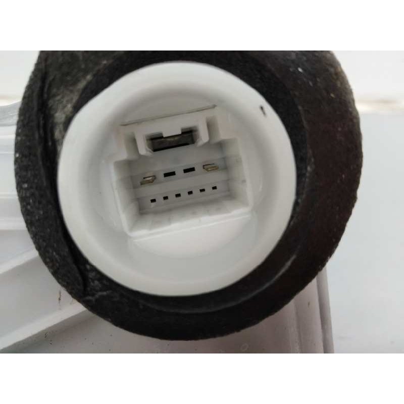 Recambio de cerradura puerta delantera derecha para toyota hilux (kun) referencia OEM IAM H10398  E2-A3-5-1