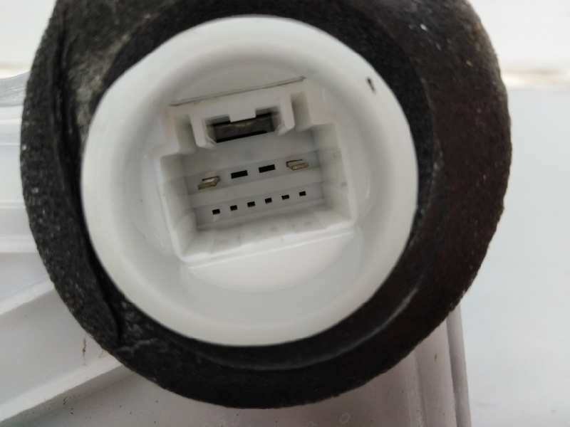 Recambio de cerradura puerta delantera derecha para toyota hilux (kun) referencia OEM IAM H10398  E2-A3-5-1