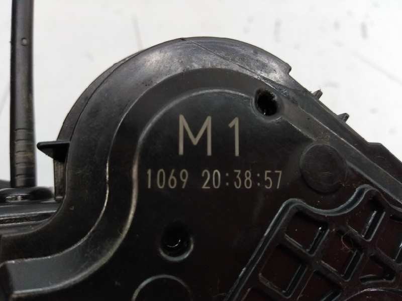 Recambio de cerradura puerta trasera izquierda para toyota hilux (kun) referencia OEM IAM M11069  E2-A3-5-1