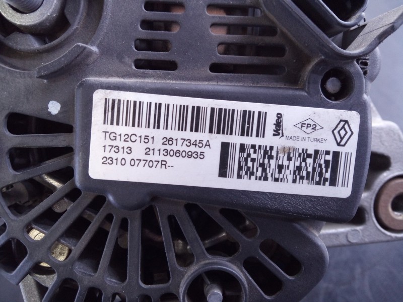 Recambio de alternador para dacia duster laureate 4x2 referencia OEM IAM 231007707R 2113060935 P3-A5-23-3