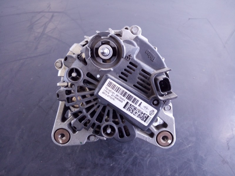 Recambio de alternador para dacia duster laureate 4x2 referencia OEM IAM 231007707R 2113060935 P3-A5-23-3