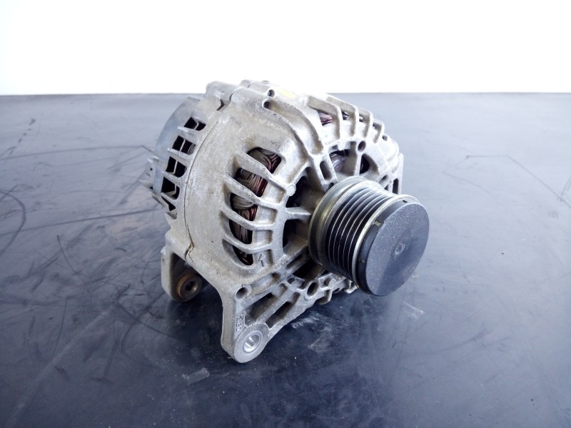 Recambio de alternador para dacia duster laureate 4x2 referencia OEM IAM 231007707R 2113060935 P3-A5-23-3
