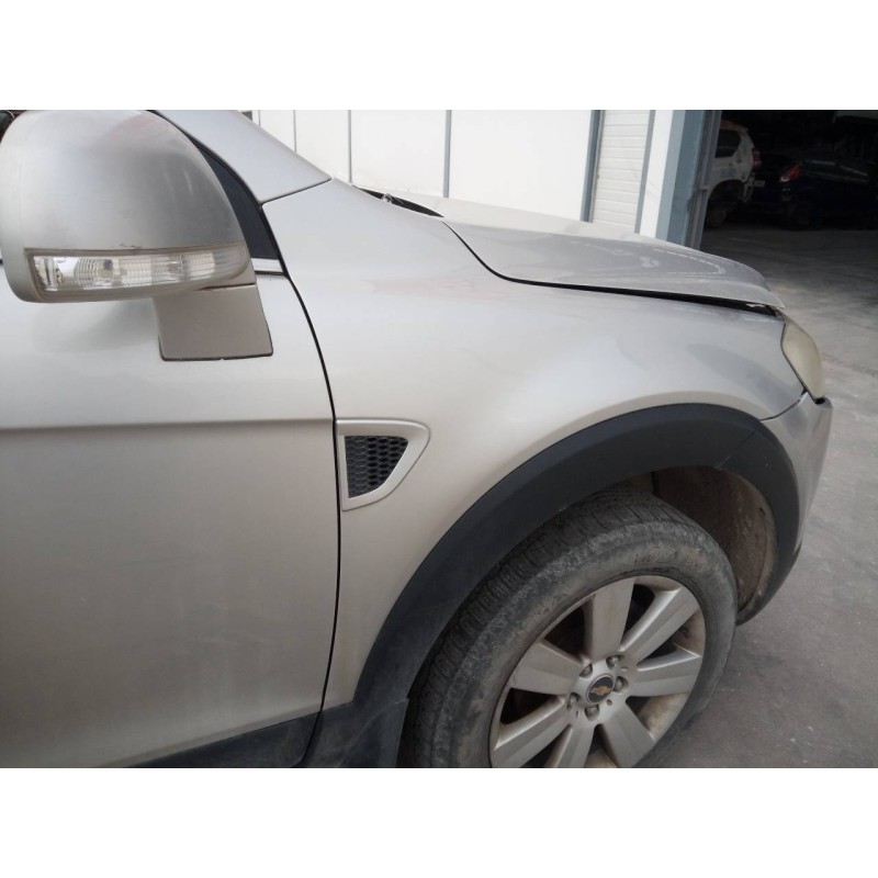 Recambio de aleta delantera derecha para chevrolet captiva 2.0 vcdi lt referencia OEM IAM   