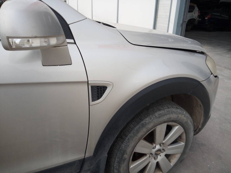 Recambio de aleta delantera derecha para chevrolet captiva 2.0 vcdi lt referencia OEM IAM   