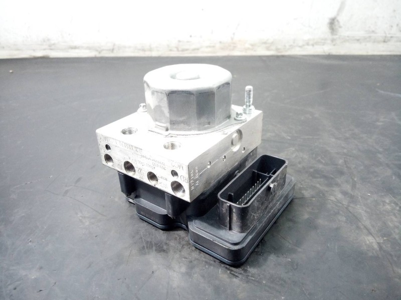 Recambio de abs para dacia sandero stepway referencia OEM IAM 476605492R  P3-B8-28-2