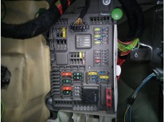 CAJA RELES / FUSIBLES 