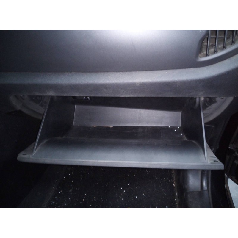 Recambio de guantera para kia sportage drive 4x4 referencia OEM IAM   