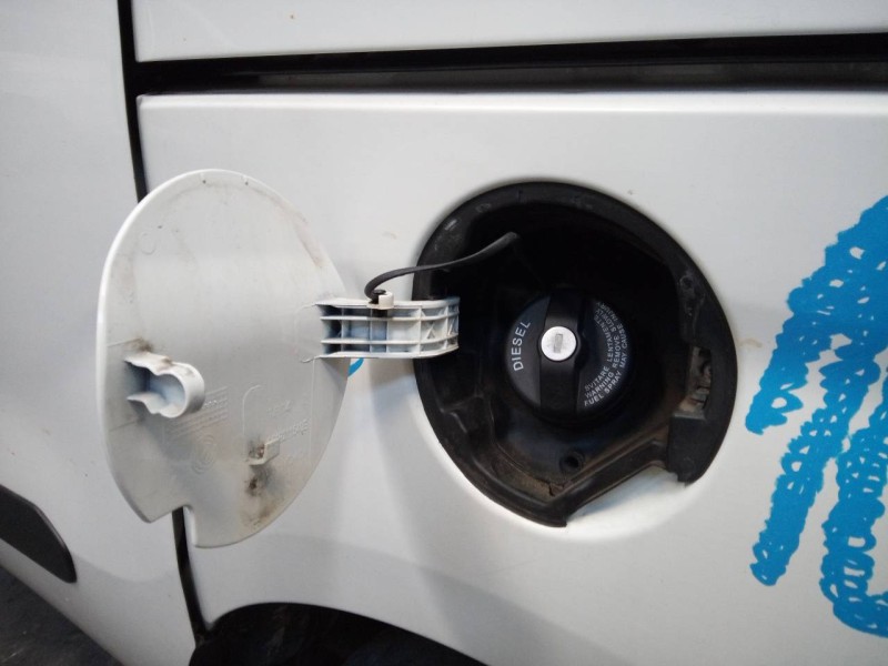 Recambio de tapa exterior combustible para opel combo d cargo l2h1 2,4t referencia OEM IAM   