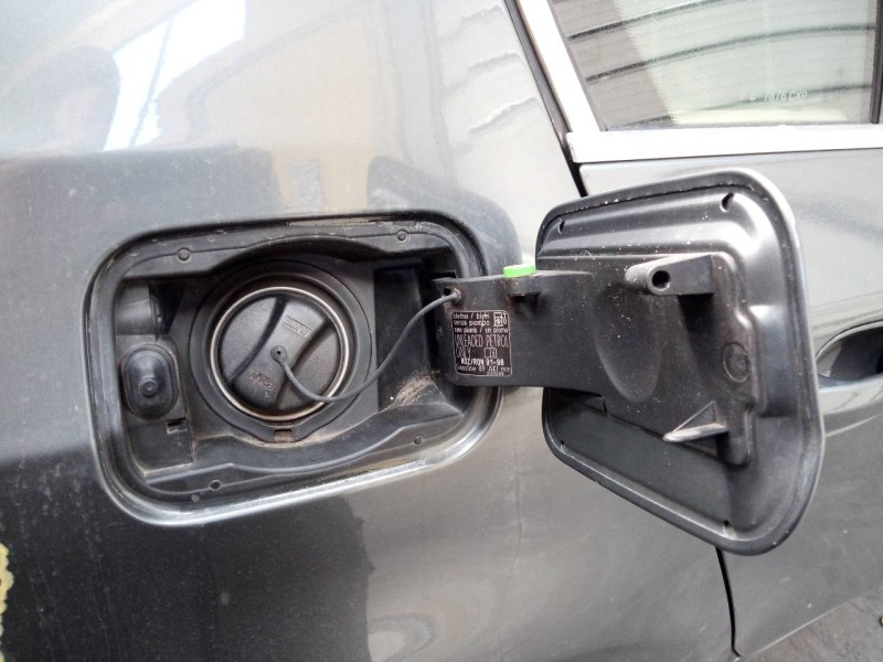 Recambio de tapa exterior combustible para bmw serie 5 berlina (e60) 525i referencia OEM IAM   