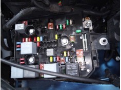 CAJA RELES / FUSIBLES 