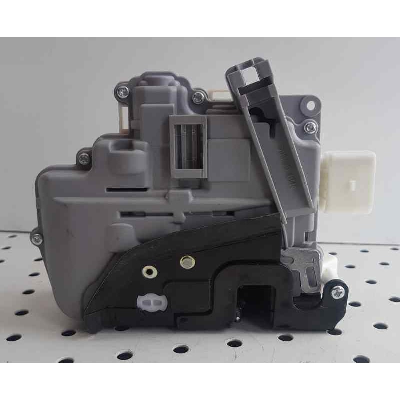 Recambio de cerradura puerta delantera izquierda para universal cerradura delantera izquierda vw-seat-skoda referencia OEM IAM D