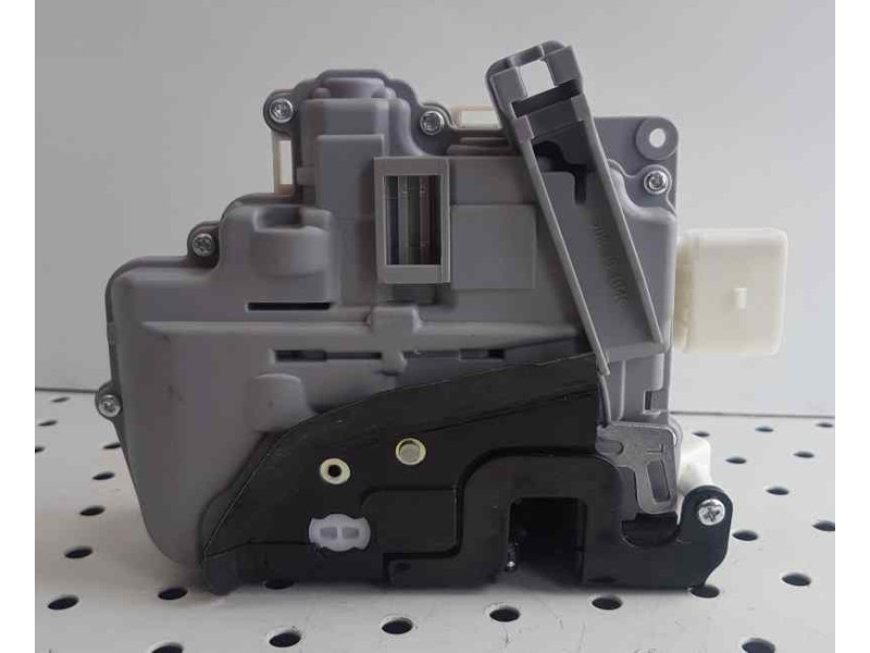 Recambio de cerradura puerta delantera izquierda para universal cerradura delantera izquierda vw-seat-skoda referencia OEM IAM D