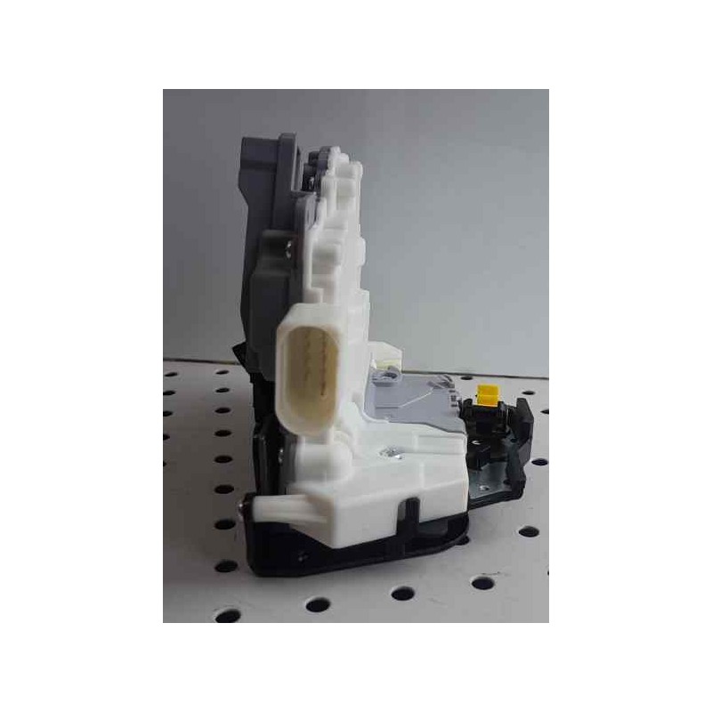 Recambio de cerradura puerta delantera izquierda para universal cerradura delantera izquierda vw-seat-skoda referencia OEM IAM D