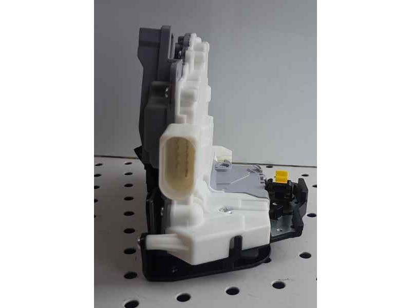 Recambio de cerradura puerta delantera izquierda para universal cerradura delantera izquierda vw-seat-skoda referencia OEM IAM D