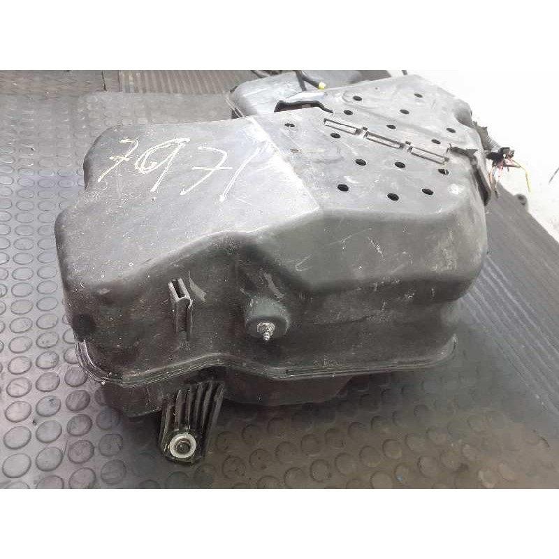 Recambio de adblue para hyundai santa fe style 4wd limited referencia OEM IAM 31500S1900 180427103852 P1-B5-21