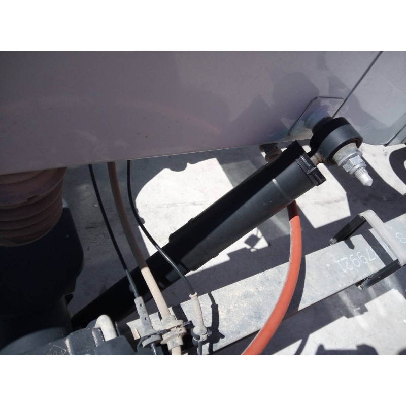 Recambio de amortiguador trasero derecho para nissan nv400 pritsche l2h1 3,5t referencia OEM IAM   