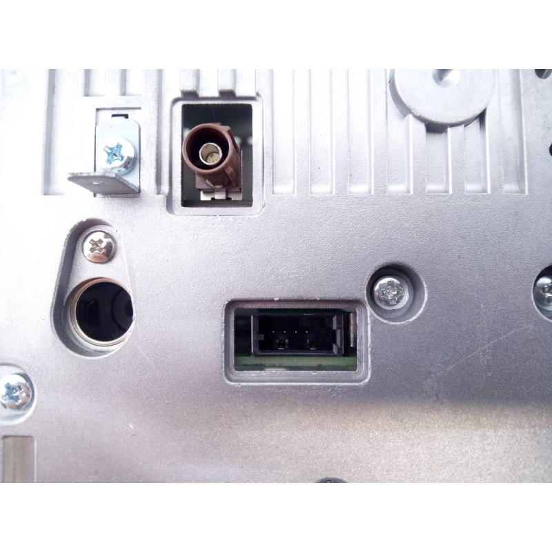 Recambio de sistema audio / radio cd para ssangyong tivoli crystal 4x2 referencia OEM IAM 8912035100  E3-A3-13-2