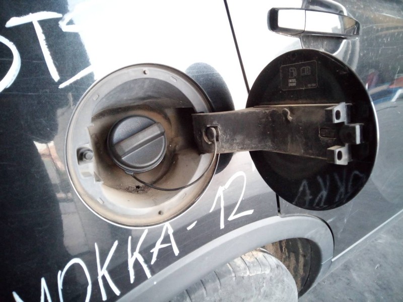 Recambio de tapa exterior combustible para opel mokka edition ecoflex referencia OEM IAM   