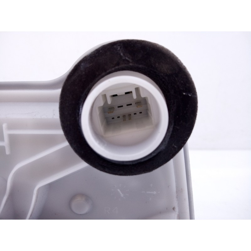 Recambio de cerradura puerta delantera derecha para toyota prius+ eco referencia OEM IAM D500518144  E2-B4-61-2