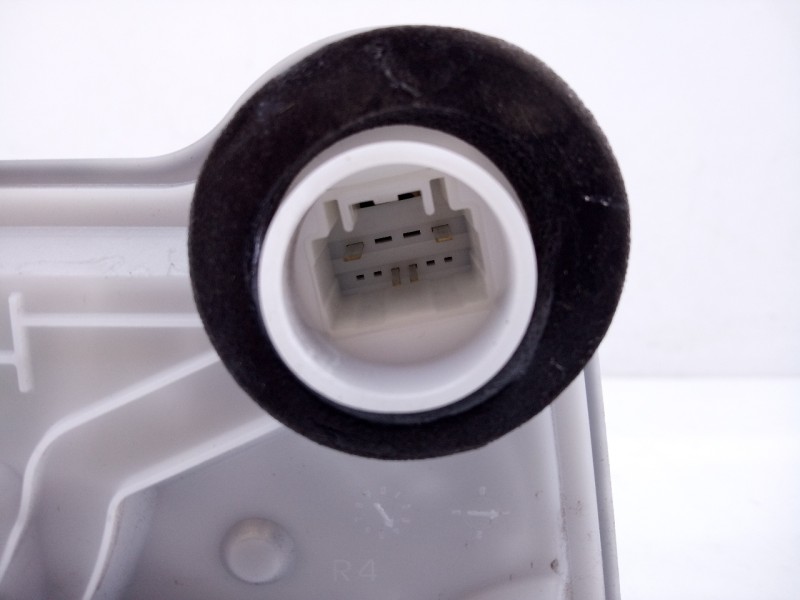 Recambio de cerradura puerta delantera derecha para toyota prius+ eco referencia OEM IAM D500518144  E2-B4-61-2