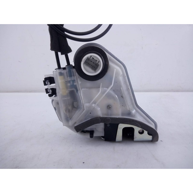 Recambio de cerradura puerta trasera derecha para toyota prius+ eco referencia OEM IAM N700518163  E2-B4-55-2