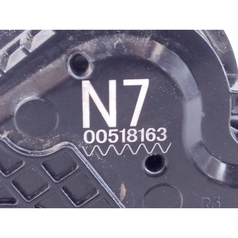 Recambio de cerradura puerta trasera derecha para toyota prius+ eco referencia OEM IAM N700518163  E2-B4-55-2