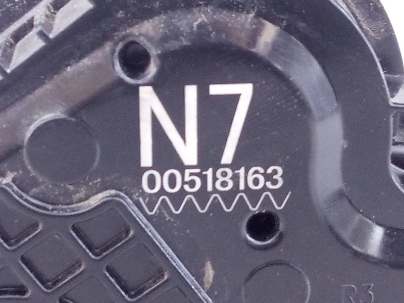Recambio de cerradura puerta trasera derecha para toyota prius+ eco referencia OEM IAM N700518163  E2-B4-55-2
