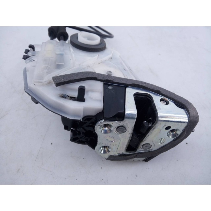 Recambio de cerradura puerta trasera derecha para toyota prius+ eco referencia OEM IAM N700518163  E2-B4-55-2