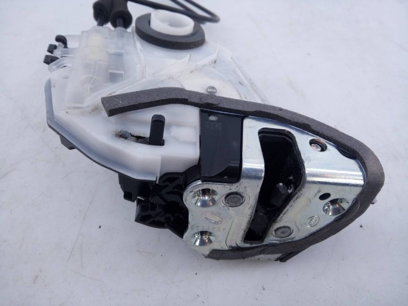 Recambio de cerradura puerta trasera derecha para toyota prius+ eco referencia OEM IAM N700518163  E2-B4-55-2