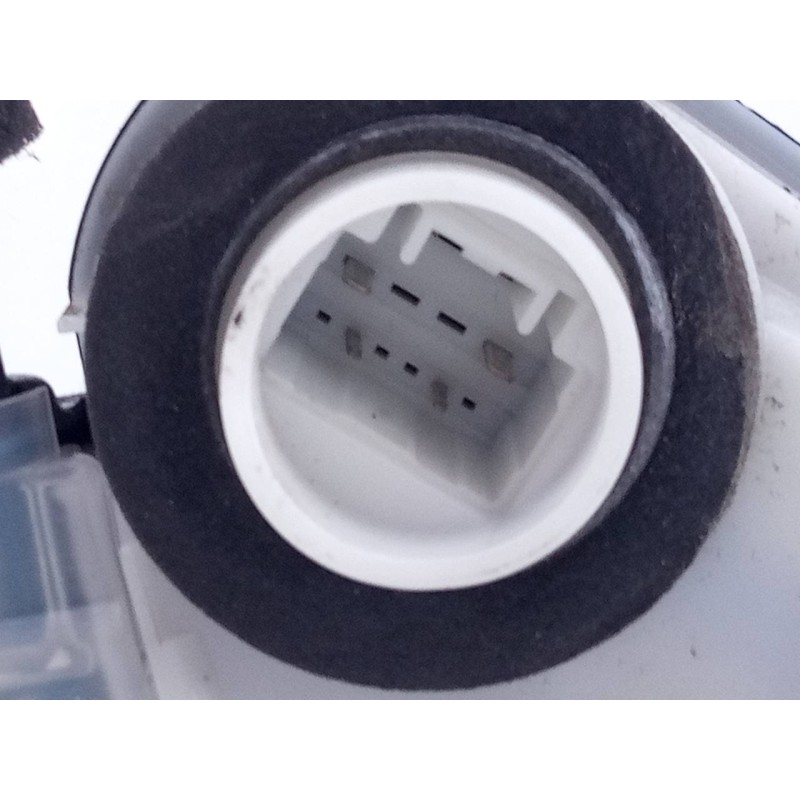 Recambio de cerradura puerta trasera derecha para toyota prius+ eco referencia OEM IAM N700518163  E2-B4-55-2