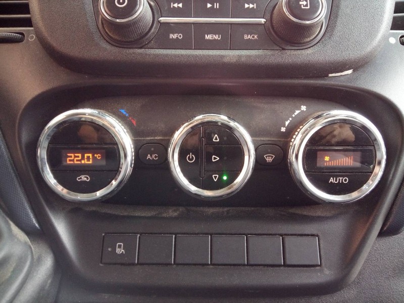Recambio de mando climatizador para iveco daily furgón fg h2 33 s ... v batalla 3520 referencia OEM IAM 5801640589  E3-B6-42-2