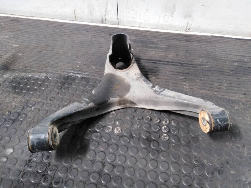 Recambio de brazo suspension superior delantero derecho para iveco daily caja abierta referencia OEM IAM 5501584015  P1-A4-44