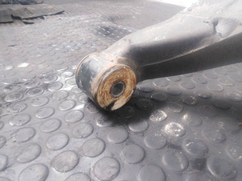 Recambio de brazo suspension superior delantero derecho para iveco daily caja abierta referencia OEM IAM 5501584015  P1-A4-44