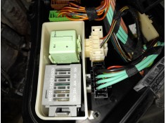 CAJA RELES / FUSIBLES 