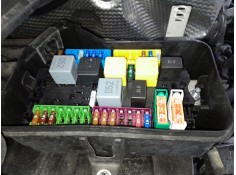 CAJA RELES / FUSIBLES 