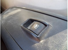 MANDO ELEVALUNAS DELANTERO DERECHO 