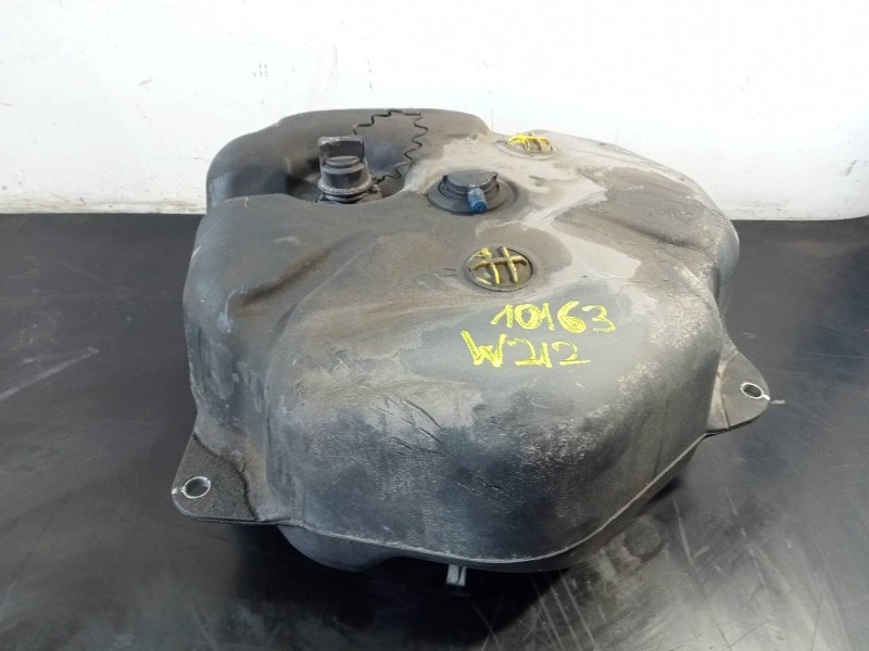 Recambio de adblue para mercedes-benz clase e (w212) lim. e 220 bluetec (212.001) referencia OEM IAM A2124700200  P1-B5-26