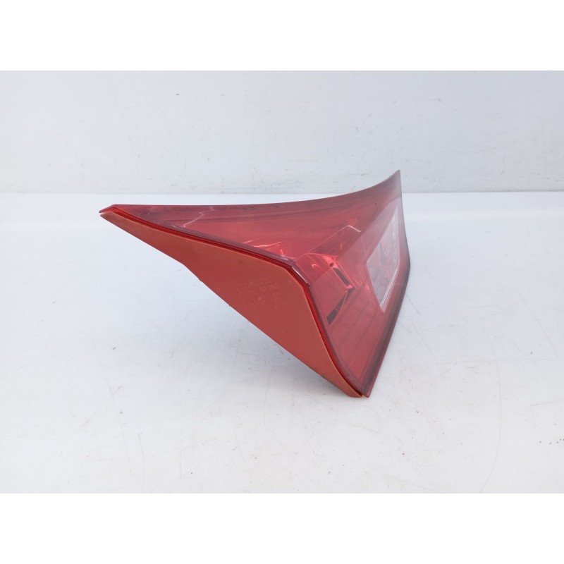 Recambio de piloto trasero izquierdo porton para toyota auris hybrid active referencia OEM IAM   