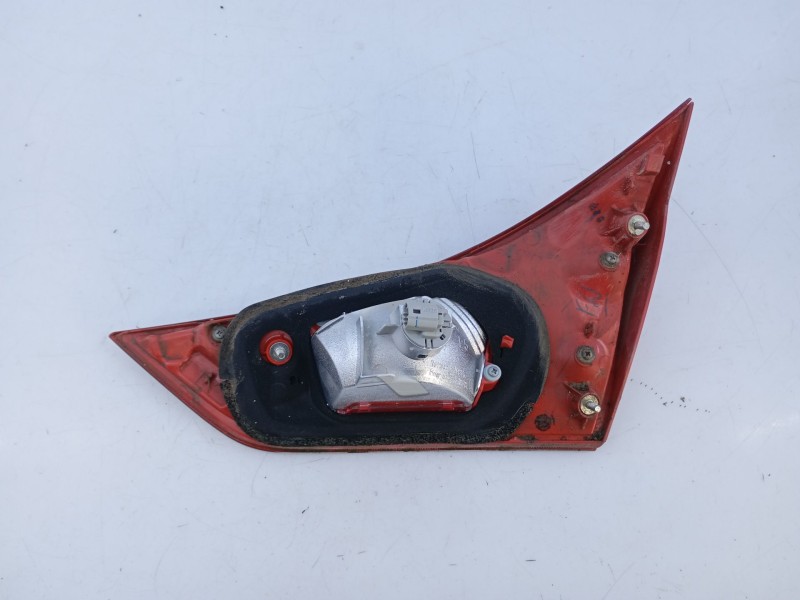 Recambio de piloto trasero izquierdo porton para toyota auris hybrid active referencia OEM IAM   