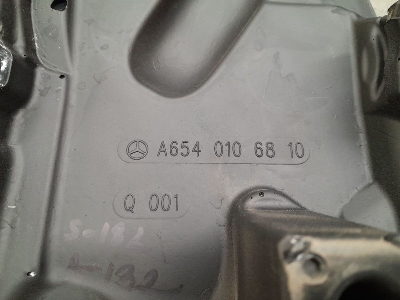 Recambio de tapa motor para mercedes-benz clase v (w447) v 220 cdi / d 4-matic (447.811, 447.813) referencia OEM IAM A6540106810