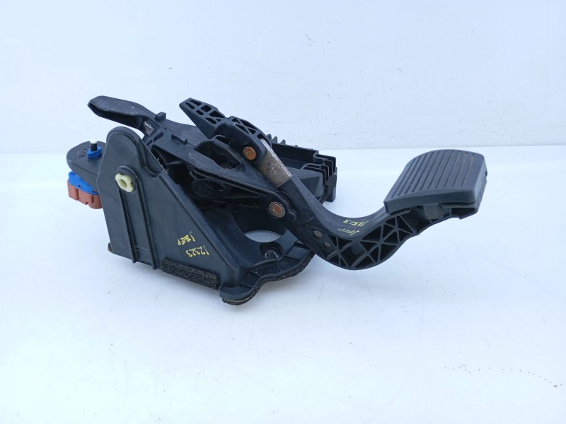 Recambio de pedal freno para jeep renegade limited 4wd referencia OEM IAM 00520165370  