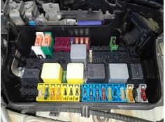 CAJA RELES / FUSIBLES 