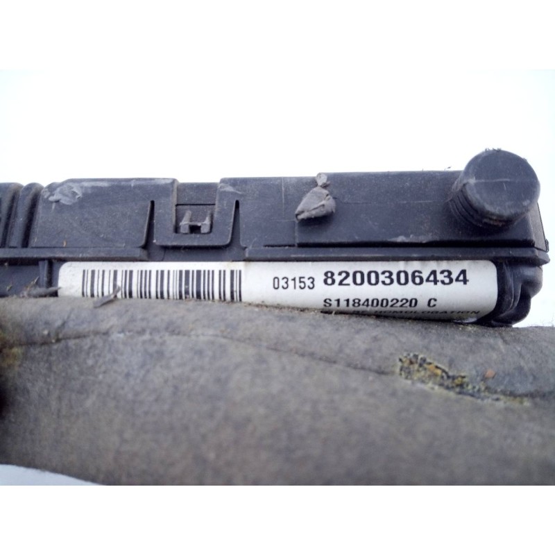 Recambio de caja reles / fusibles para renault megane ii berlina 3p confort authentique referencia OEM IAM 8200306434 S118400220