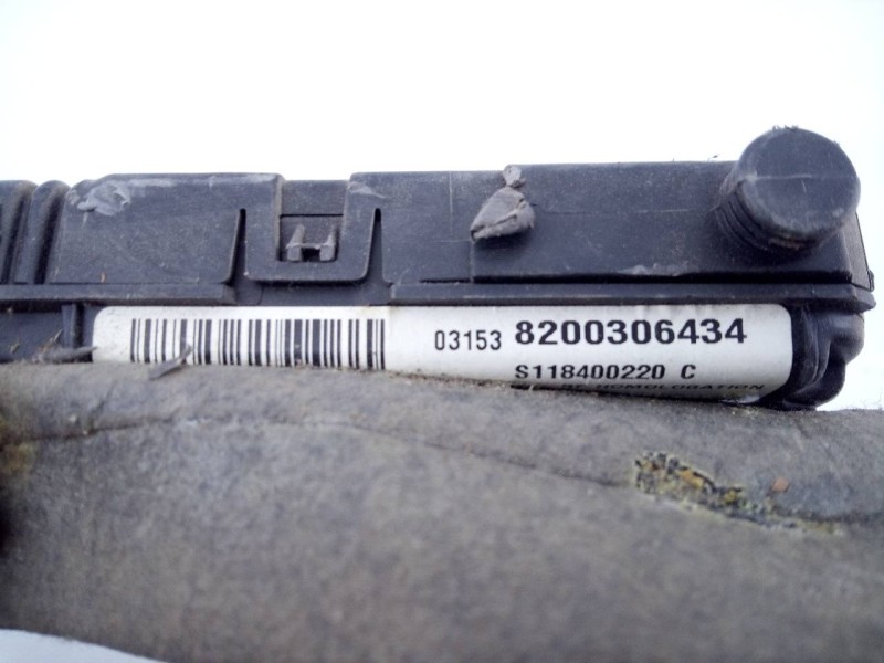 Recambio de caja reles / fusibles para renault megane ii berlina 3p confort authentique referencia OEM IAM 8200306434 S118400220